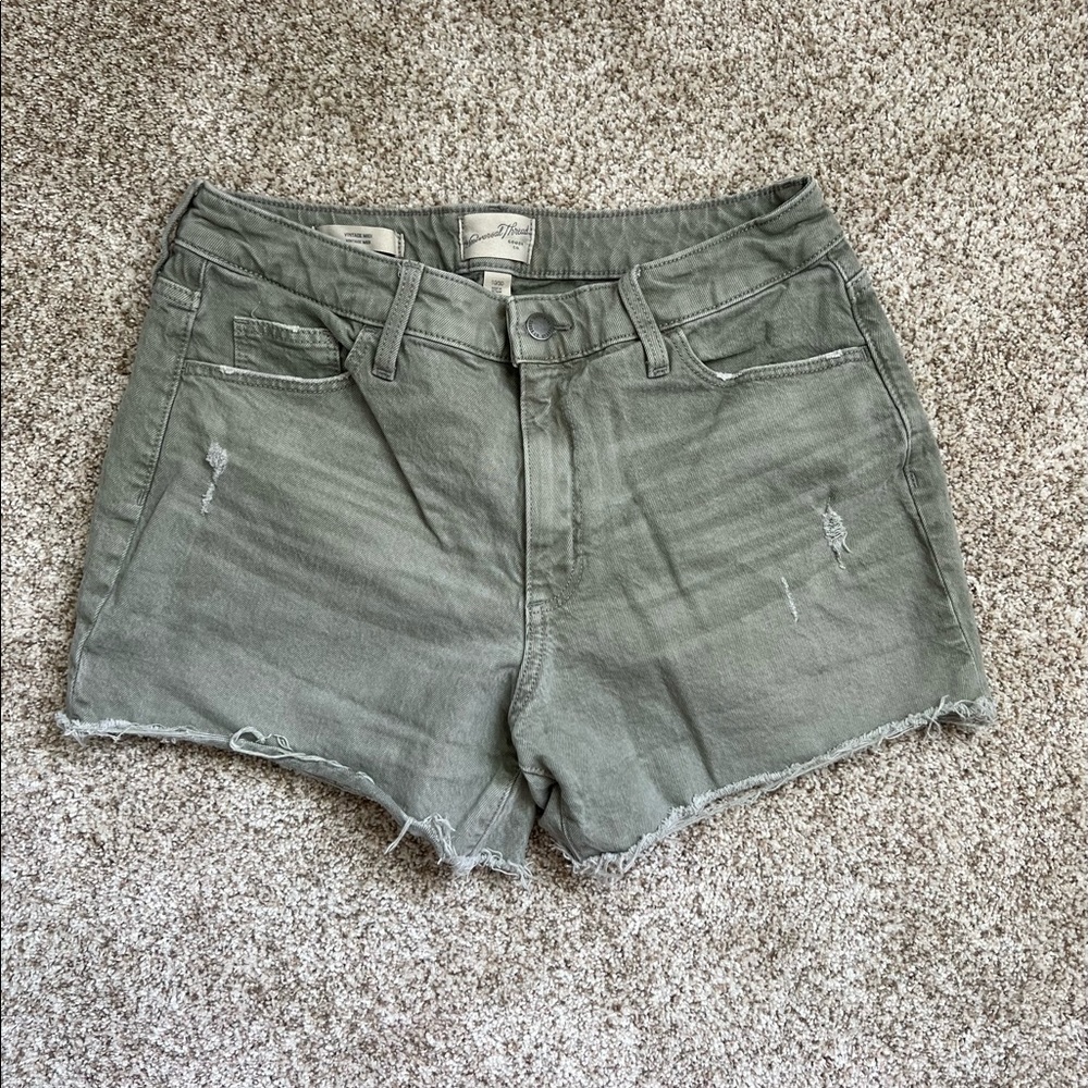 Universal Thread Shorts